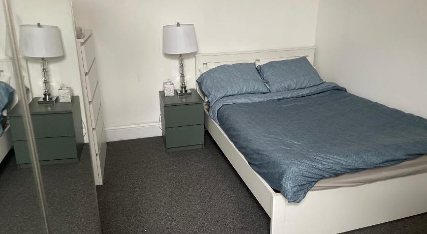 Room close to City and Hospital