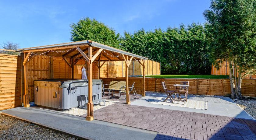 Oxendon Oasis- Luxury Hot Tub Retreat