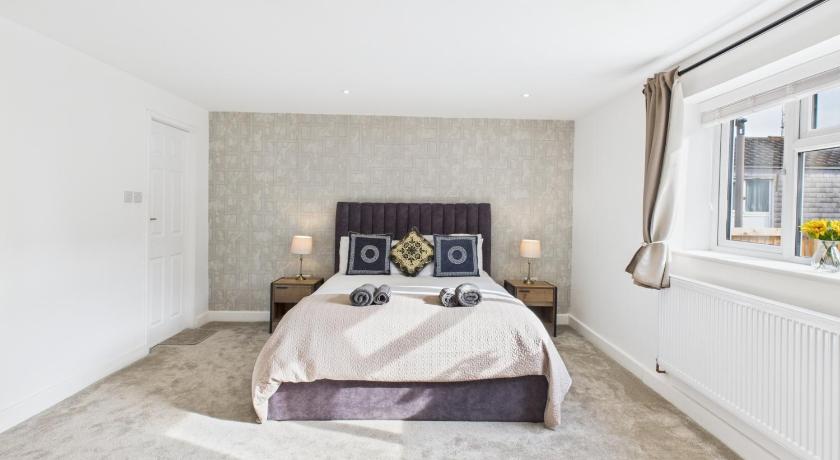 Central Guest Room - En-Suite Parking