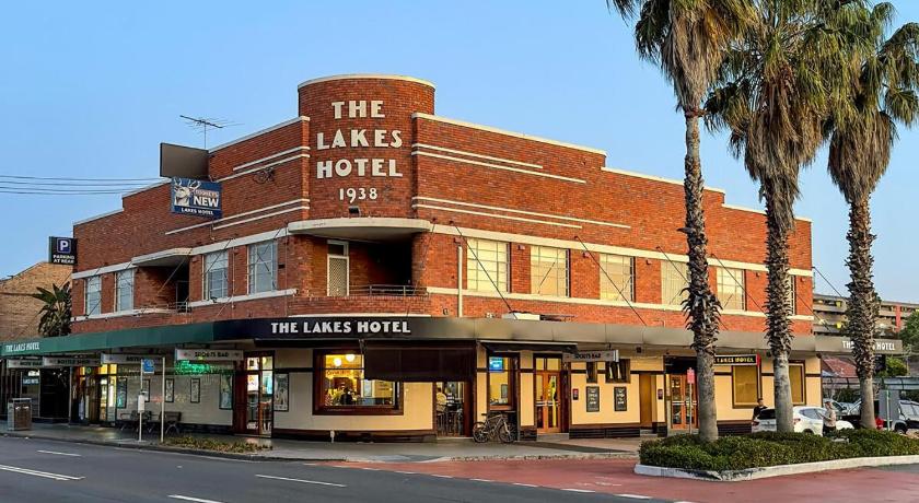 The Lakes Hotel, Rosebery