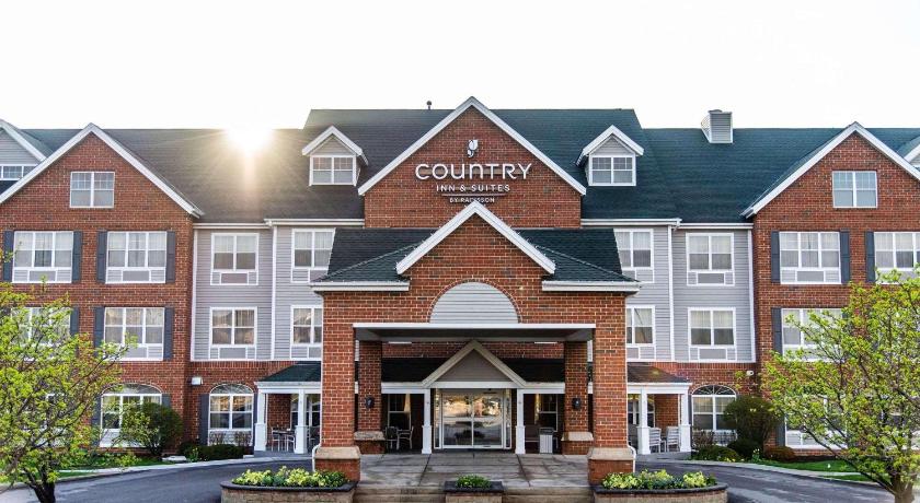 Country Inn & Suites by Radisson, Milwaukee West (Brookfield), WI