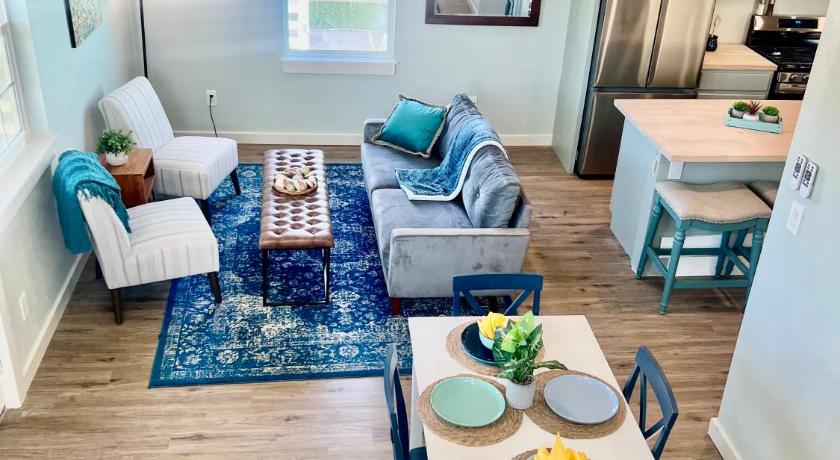 Famous Port A Pelican House Stunning NEW construction Walk to Marina & Bars