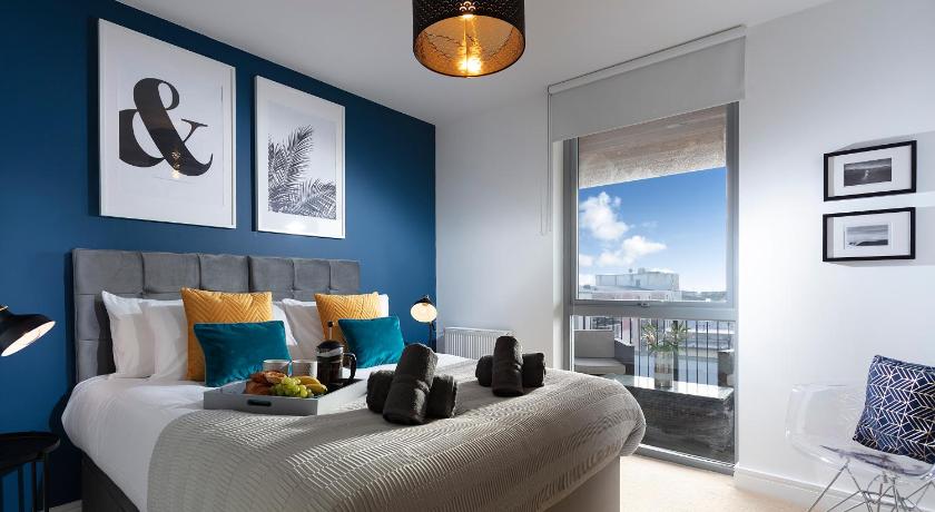 Plymouth Penthouse Apartment-Sea View-Sleeps 7- Habita Property
