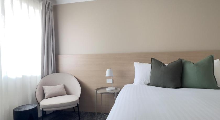 The Phoenix Artesian Spa Resort and Accommodation
