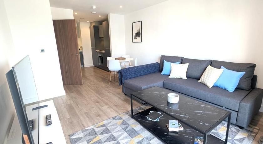 Modern Large Flat 1min to Stockwell Station with Skyscraper View