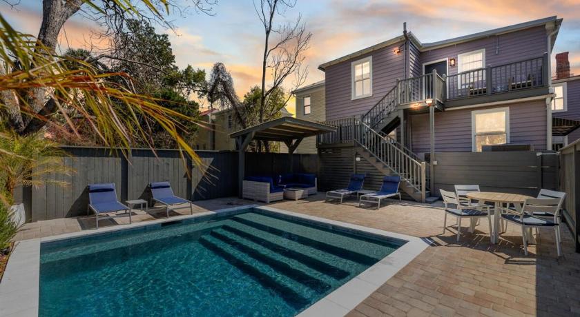 Private HEATED Pool Oasis 4 Bedroom Suite