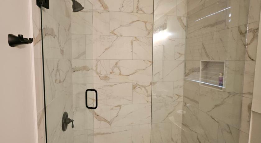 Charming 1 BR Carriage House