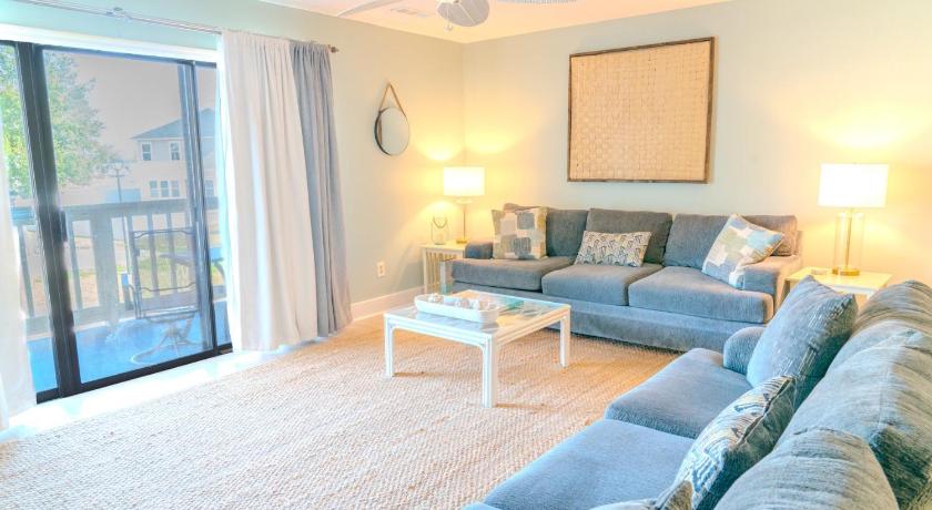 Beautifully Updated 1 Bedroom Condo-Golf Colony 19-D-Only 2 Miles To The Beach!