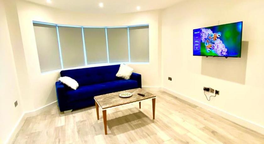 One Bedroom Apartment on Ground floor in London with Car Park