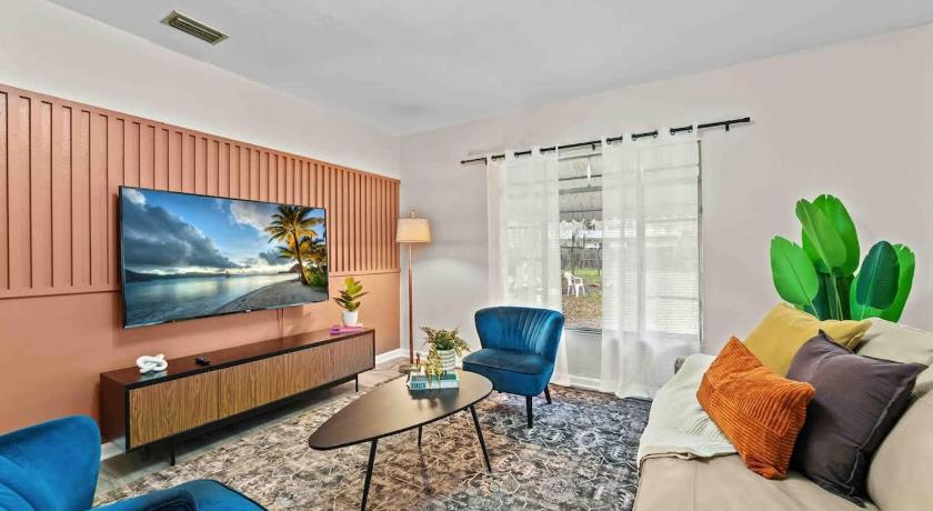 SUPER BOHO - Lake Toho Timeless Charm