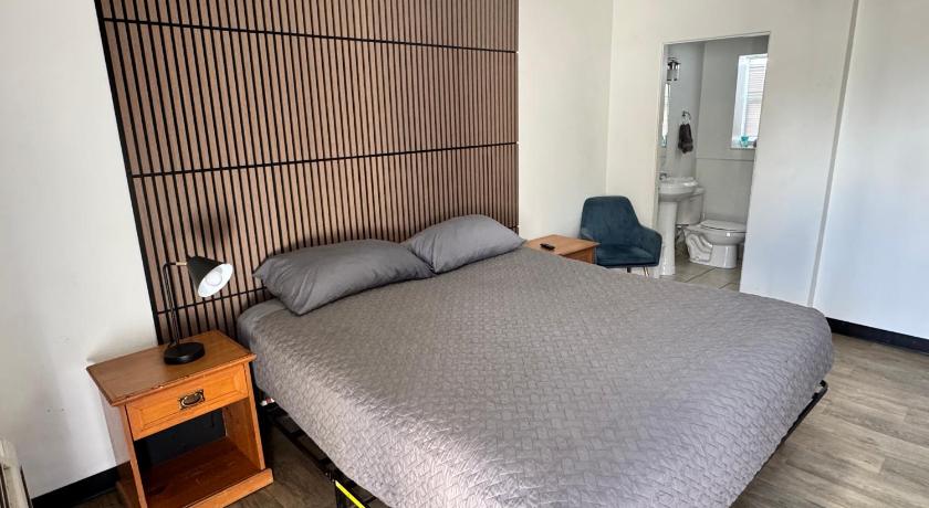 Mac’s Motel