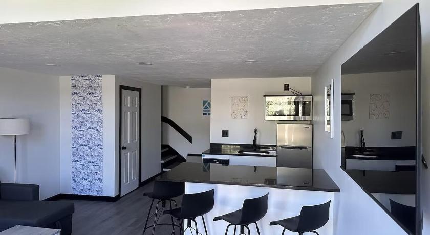 Harborside Suites