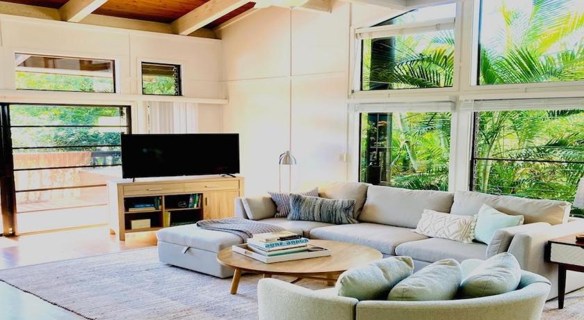 Spacious 2-Story, Views, Pool, Near Hanalei!