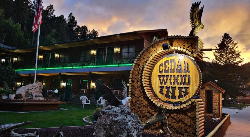 Cedar Wood Inn
