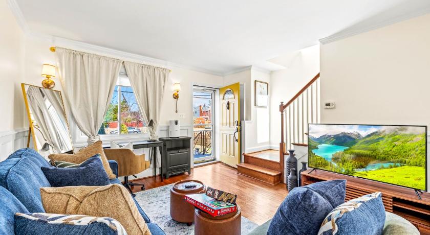 Book Now!- Fenced Yard - BBQ Grill & 4 Tvs -Luxury Getaway -Floyd's Freedom-