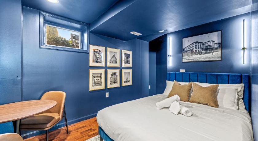 BBQ Grill& 4 Tvs Cherry Blossom Luxury Getaway