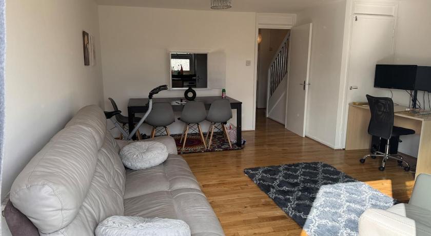 Modern 2 bedroom Terrace
