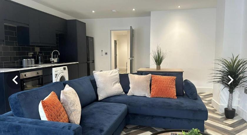 City Centre Apartments - 1 Bed Apartments - 5 Min Walk from Train Station - Designed for Professiona