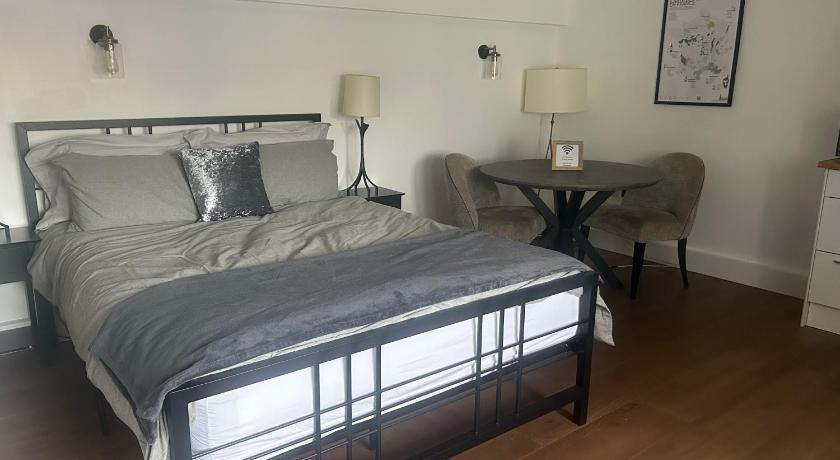 Spacious studio with free EV recharge overnight