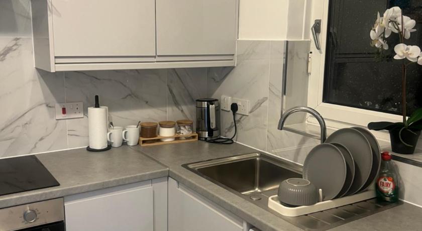 Jay3 Suites - Modern, Spacious & Charming One Bedroom Apartment in Dagenham