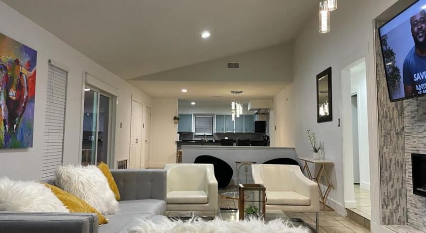 Luxury Home-Minutes from DFW & Dallas Love field