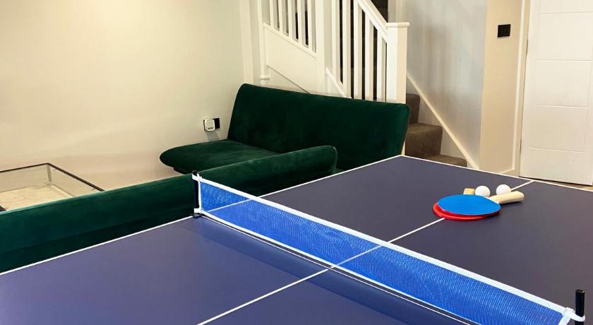 Stylish Two Floor Duplex Apartment in Birmingham with Pool Table Tennis and Fast WiFi