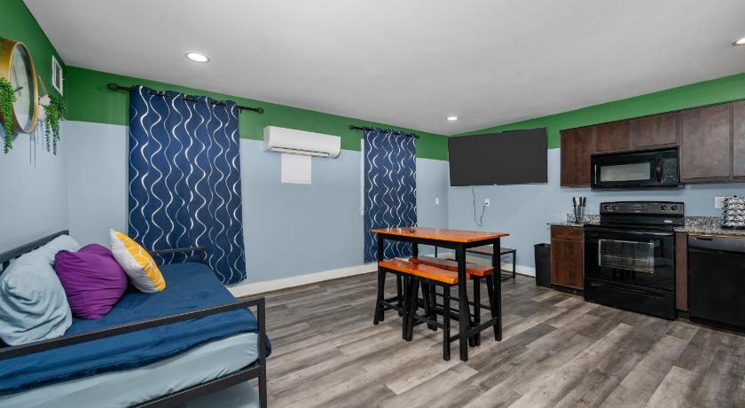 Stylish Med Center Getaway with Parking