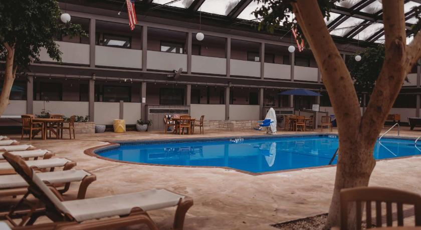 AmericInn by Wyndham Appleton Downtown