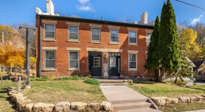 Rise Getaways at Briarstone Inn Entire House