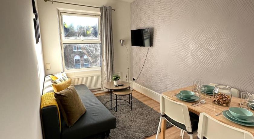 Comfy & Well-Located 2BR Apartment - Walthamstow