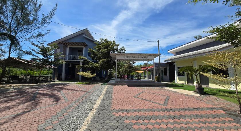 Rumah Tepi Sungai KB