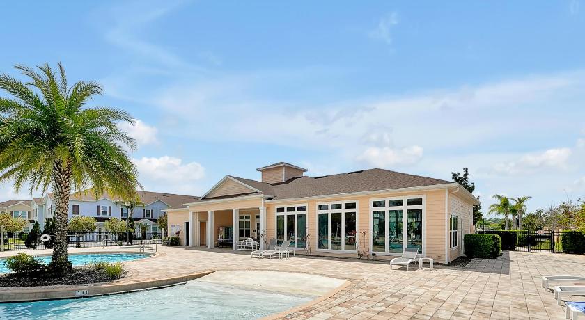 Charming Oasis with King Bed Close to Disney 4BR