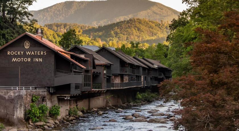 Historic Rocky Waters Inn, A Small Luxury Hotel
