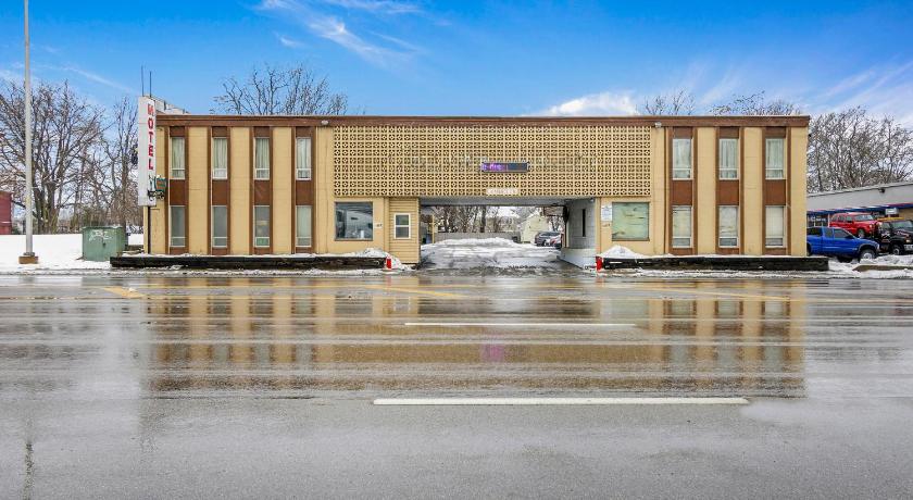 OYO Hotel Downtown Peoria I-74