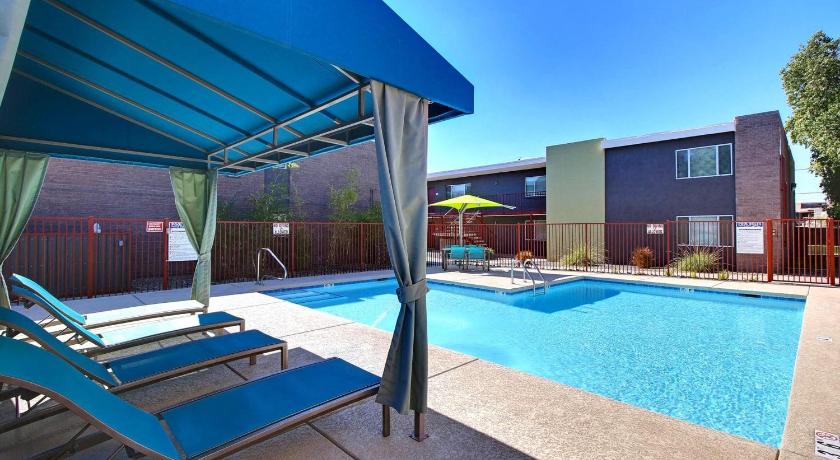 2 Bed 1 Bath Quiet Apartment Central Location in Phoenix