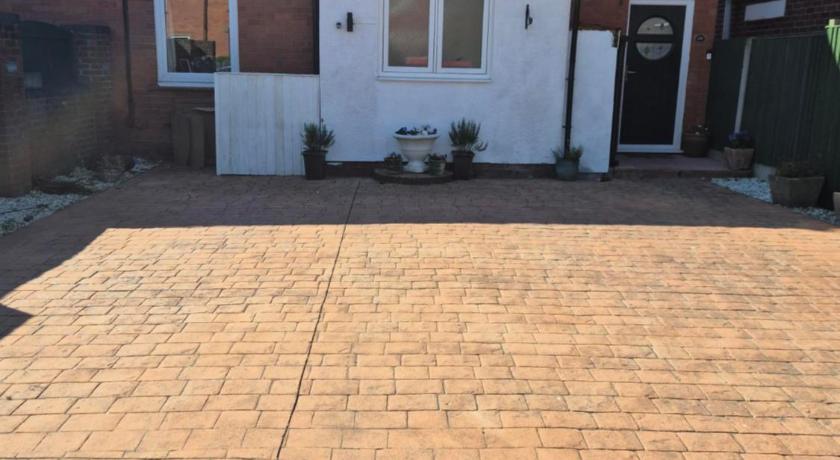 ACCOMADATION WREXHAM