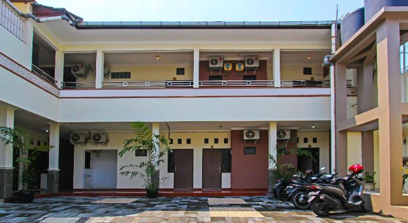 Super OYO 92437 Wahidin Guesthouse