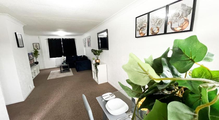 3 Bedroom House, WiFi & Free Parking