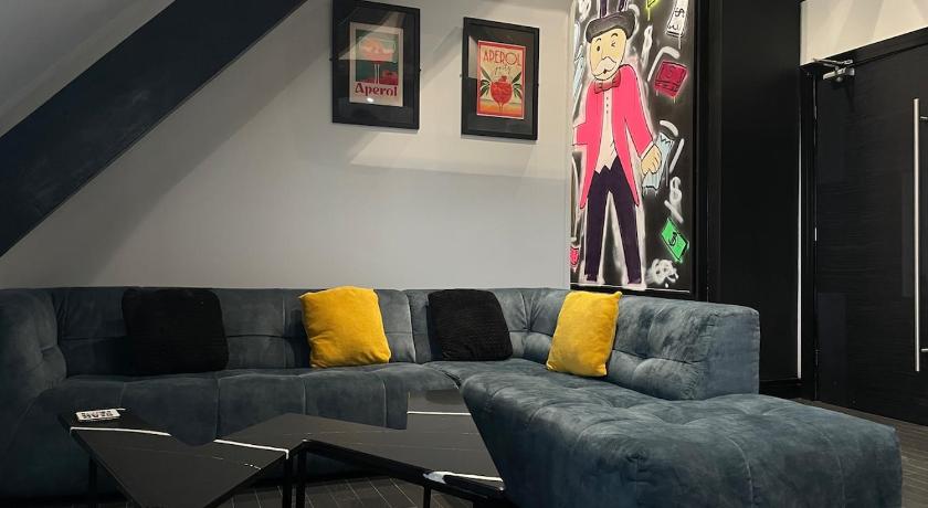 ResiLets - The Monopoly Apartment - Large 4 bedroom