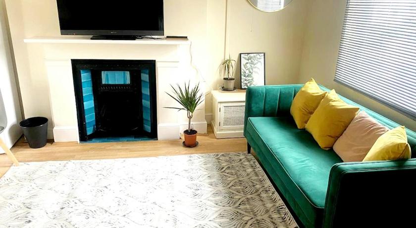 Evo Green Gravesend 2 bed Apartment, 2 mins Station, Town Centre