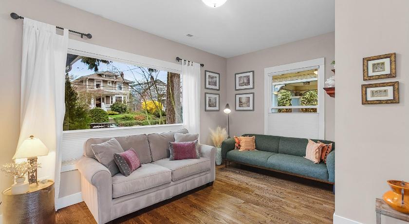 Madrona Bliss A Modern Escape