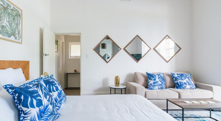 Sun Drenched Ground Floor Studio with Patio