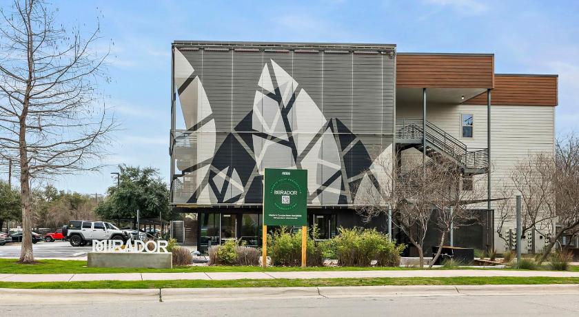 South Lamar Stay - Pickleball, Sauna & Cold Plunge