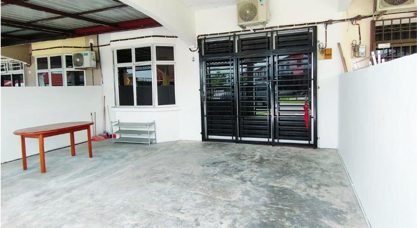 Azo Homestay Parit Raja
