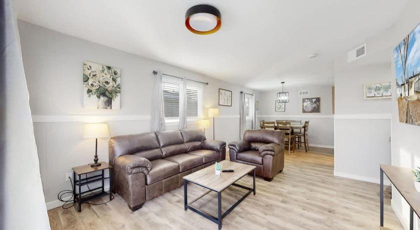 Modern Family Home with Three King Beds Near VA & Anschutz