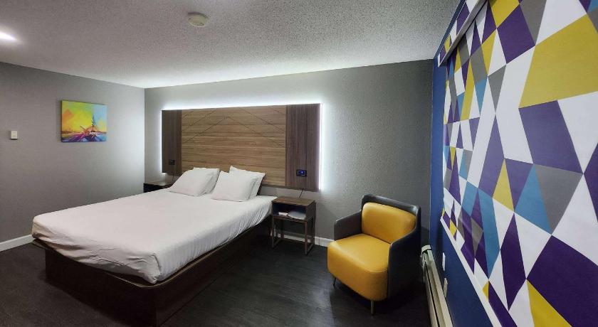 Super 8 by Wyndham Hayward WI