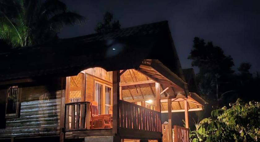 Sunset Bungalow Tetebatu