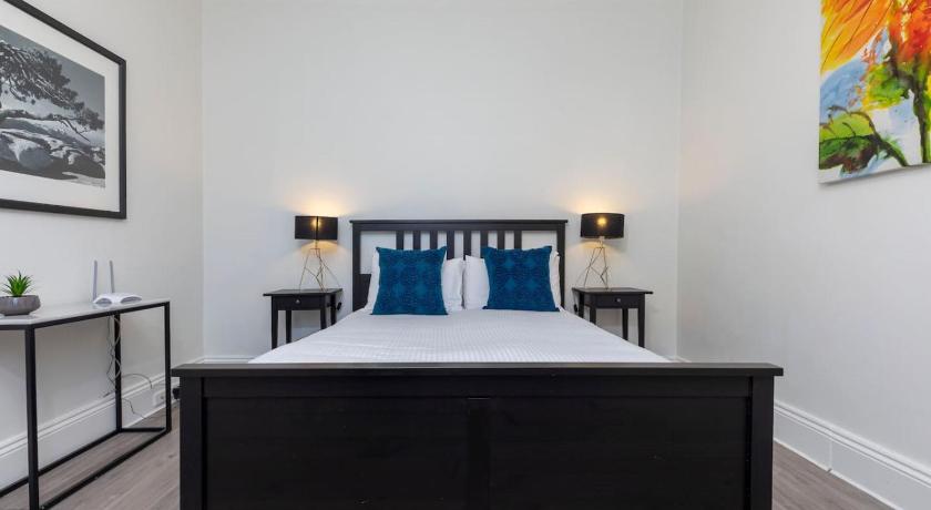 Charming 1 bedroom, park adjacent. city 5 minutes