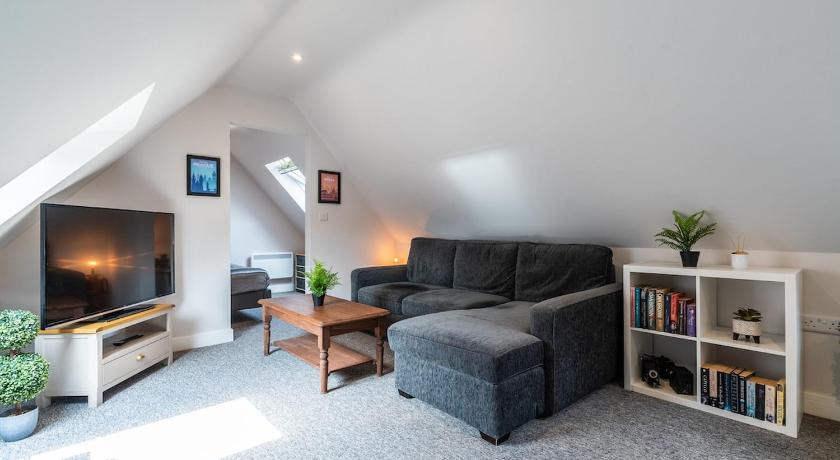 Beautiful new apartment with sheltered parking
