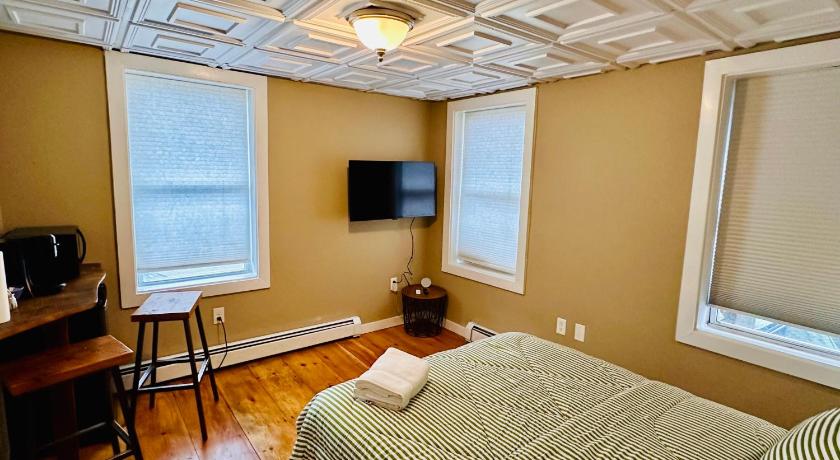 Simple & Convenient Downtown Living